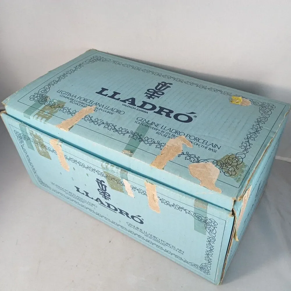 Retired Lladro Following Her Cats #1309 Hand Made In Spain Porcelain Figurine